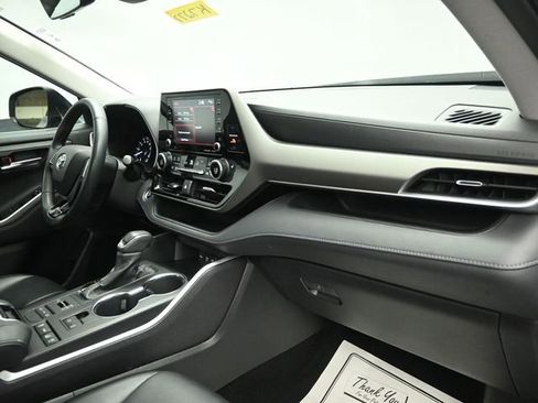 Used 2021 Toyota Highlander XLE AWD/4WD image 27