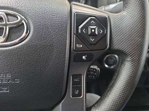 Used 2021 Toyota Tacoma TRD Off-Road AWD/4WD image 17