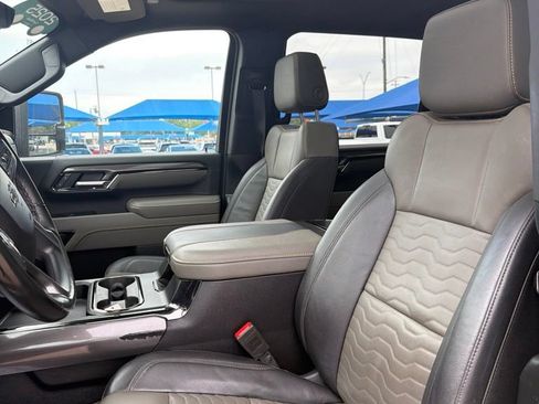 Used 2025 Chevrolet Silverado 2500 ZR2 w/ Technology Package AWD/4WD image 6