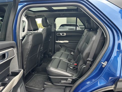 Used 2022 Ford Explorer XLT w/ Equipment Group 202A AWD/4WD image 7