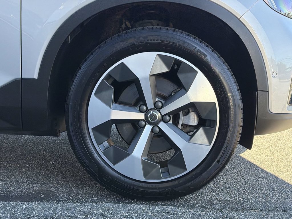 Certified 2025 Volvo XC40 B5 Plus w/ Climate Package AWD/4WD image 13