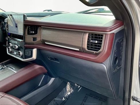 Used 2024 Ford Expedition Limited image 19
