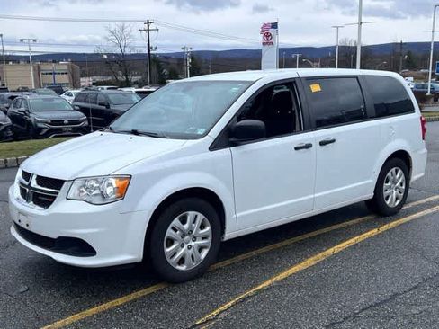 Used 2019 Dodge Grand Caravan SE w/ UConnect Hands-Free Group image 1