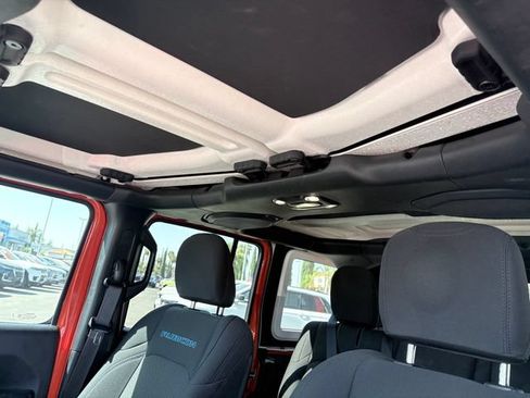 Used 2023 Jeep Wrangler Unlimited Rubicon 4xe AWD/4WD image 12