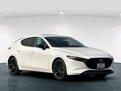 Used 2021 MAZDA MAZDA3 Hatchback w/Premium Plus Pkg image 8