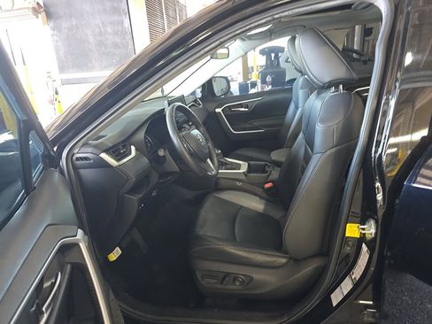 Used 2022 Toyota RAV4 XLE Premium AWD/4WD image 7