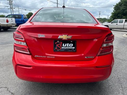 Used 2018 Chevrolet Sonic Premier FWD image 4