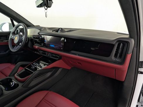 New 2026 Porsche Cayenne GTS AWD/4WD image 19