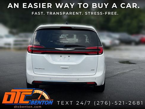 Used 2023 Chrysler Pacifica Touring-L AWD/4WD image 6