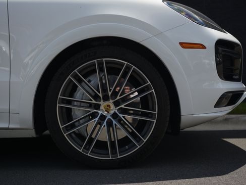 Used 2023 Porsche Cayenne Turbo AWD/4WD image 49