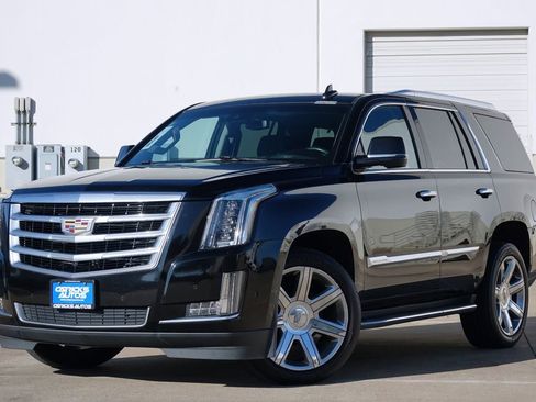 Used 2020 Cadillac Escalade Luxury image 2