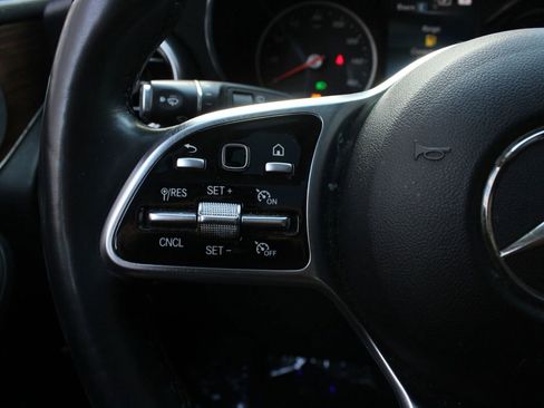 Used 2020 Mercedes-Benz GLC 300 4MATIC w/ Multimedia Package image 31