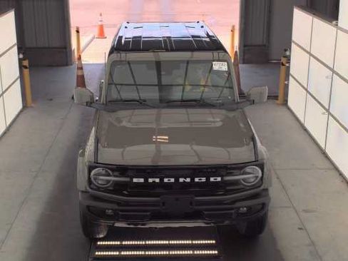 Used 2025 Ford Bronco Outer Banks AWD/4WD image 3