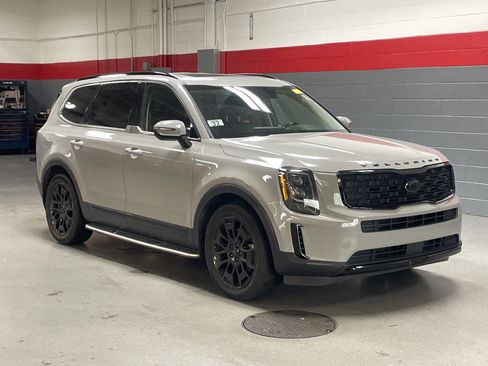 Used 2021 Kia Telluride EX w/ EX Premium Package AWD/4WD image 2