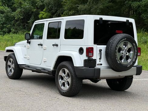 Used 2017 Jeep Wrangler Unlimited Sahara w/ Connectivity Group AWD/4WD image 2