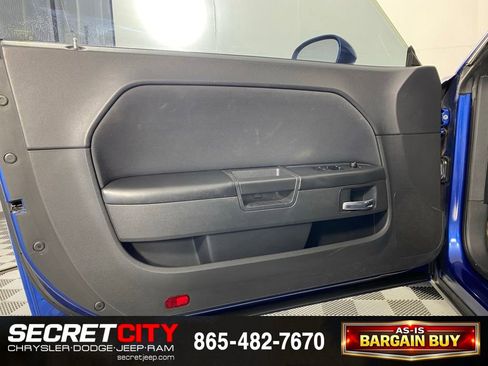 Used 2010 Dodge Challenger SE RWD image 12