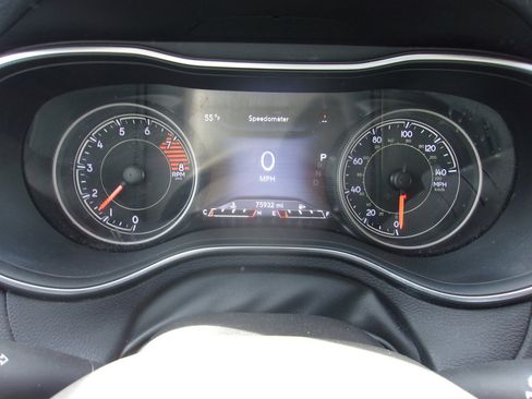 Used 2019 Jeep Cherokee Limited image 10