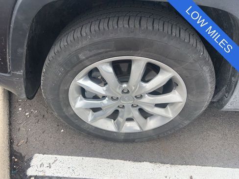 Used 2015 Jeep Cherokee Limited image 3