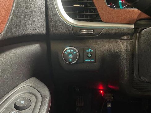 Used 2015 Chevrolet Traverse LT image 35