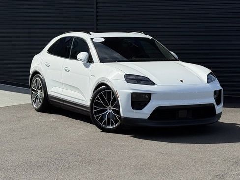 Certified 2025 Porsche Macan Electric image 9