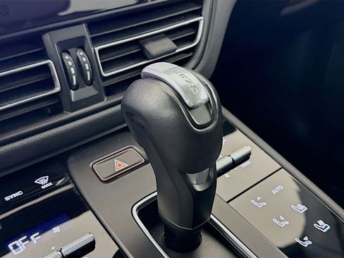 Certified 2023 Porsche Macan AWD/4WD image 19