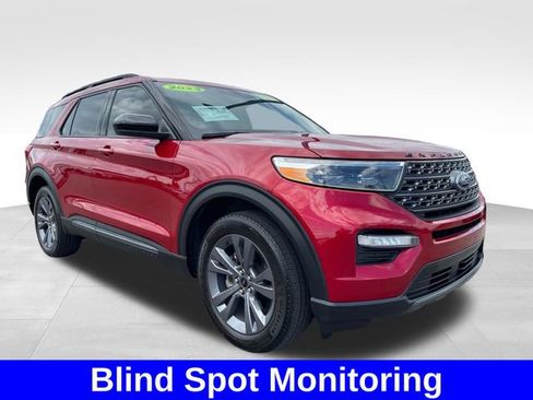 Used 2023 Ford Explorer XLT w/ Equipment Group 202A AWD/4WD image 7