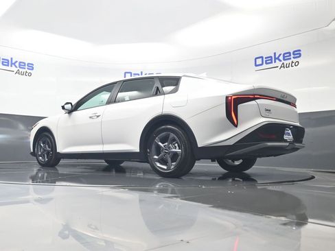 New 2025 Kia K4 FWD image 40