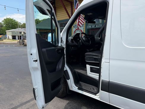 Used 2019 Mercedes-Benz Sprinter 170 image 16
