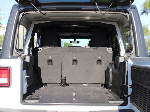 Used 2021 Jeep Wrangler Unlimited Rubicon AWD/4WD image 29