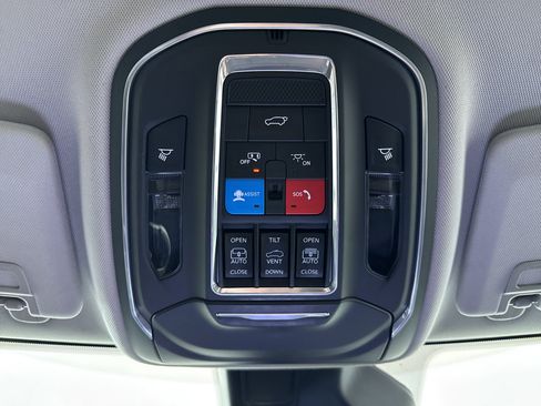 Used 2022 Jeep Grand Cherokee Limited 4xe image 35