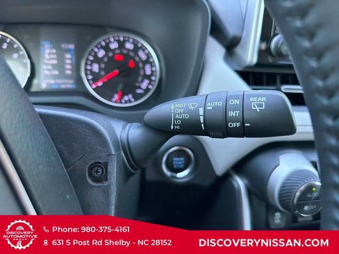 Used 2020 Toyota RAV4 XLE Premium FWD image 29