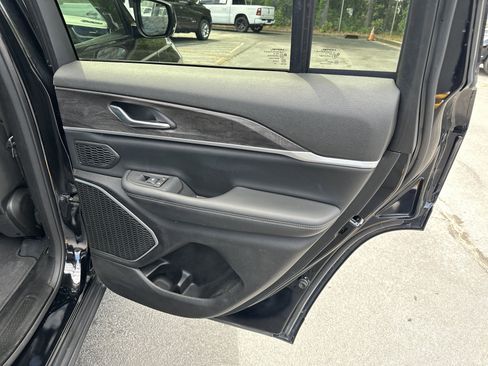 Used 2023 Jeep Grand Cherokee Limited w/ Black Appearance Package AWD/4WD image 19