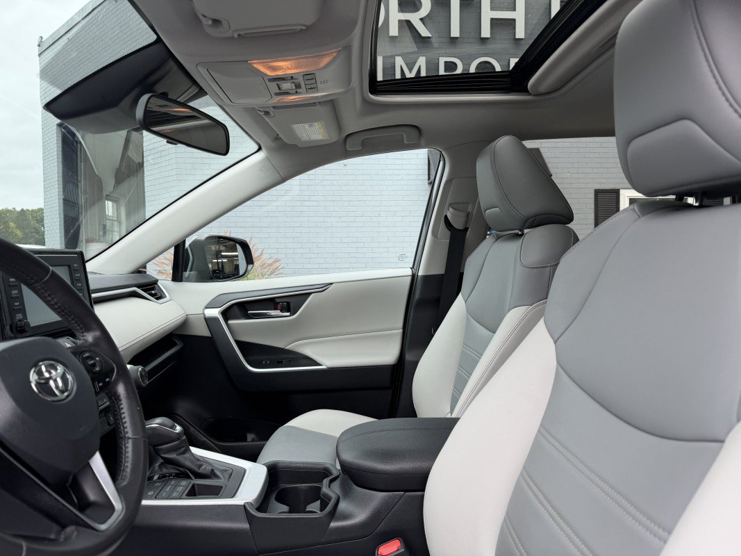 Used 2019 Toyota RAV4 XLE Premium w/ Cold Weather Package AWD/4WD image 16