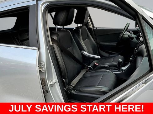 Used 2018 Chevrolet Trax LT w/ LT Convenience Package FWD image 33