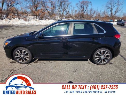 Used 2018 Hyundai Elantra GT image 2