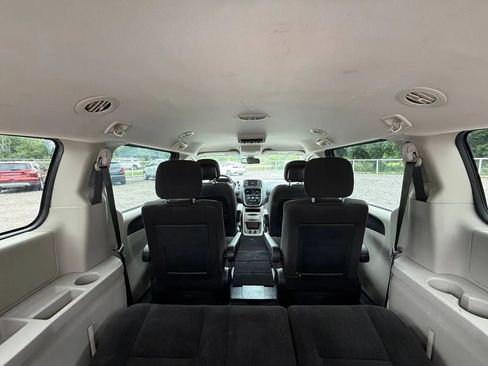 Used 2019 Dodge Grand Caravan SE w/ UConnect Hands-Free Group FWD image 15