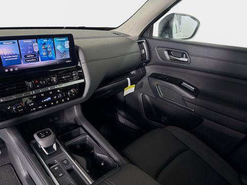 New 2026 Nissan Pathfinder SL image 24