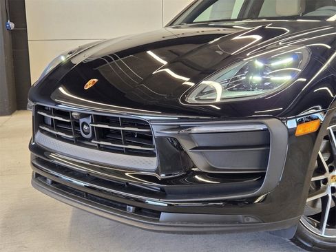 Used 2025 Porsche Macan image 25