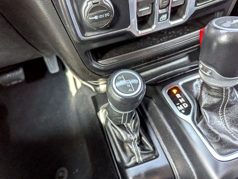 Used 2021 Jeep Wrangler Unlimited Sahara image 24