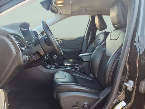 Used 2019 Jeep Cherokee Latitude Plus image 12