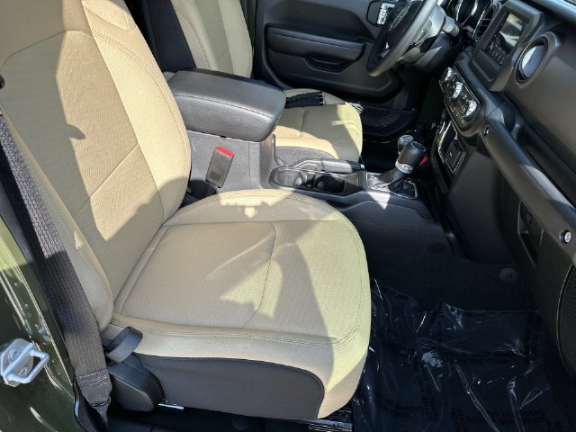 Used 2022 Jeep Gladiator Sport AWD/4WD image 34