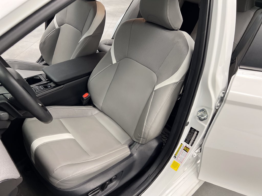 Used 2025 Toyota Camry SE FWD image 11