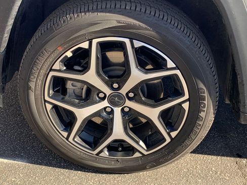 Used 2025 Jeep Compass Limited image 30