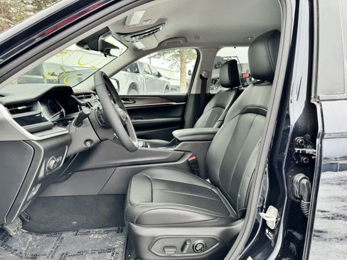 New 2023 Jeep Grand Cherokee Limited w/ Luxury Tech Group II image 18