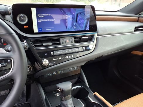 Certified 2024 Lexus ES 350 w/ Premium Package image 20