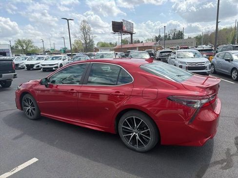 Used 2021 Toyota Camry SE w/ Cold Weather Package image 14