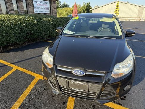 Used 2014 Ford Focus SE FWD image 2