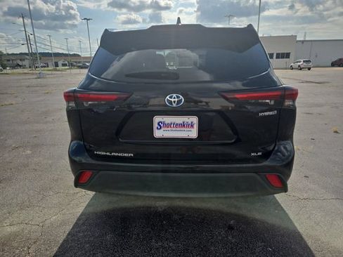 Used 2024 Toyota Highlander XLE AWD/4WD image 7