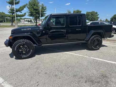 New 2025 Jeep Gladiator Willys image 16
