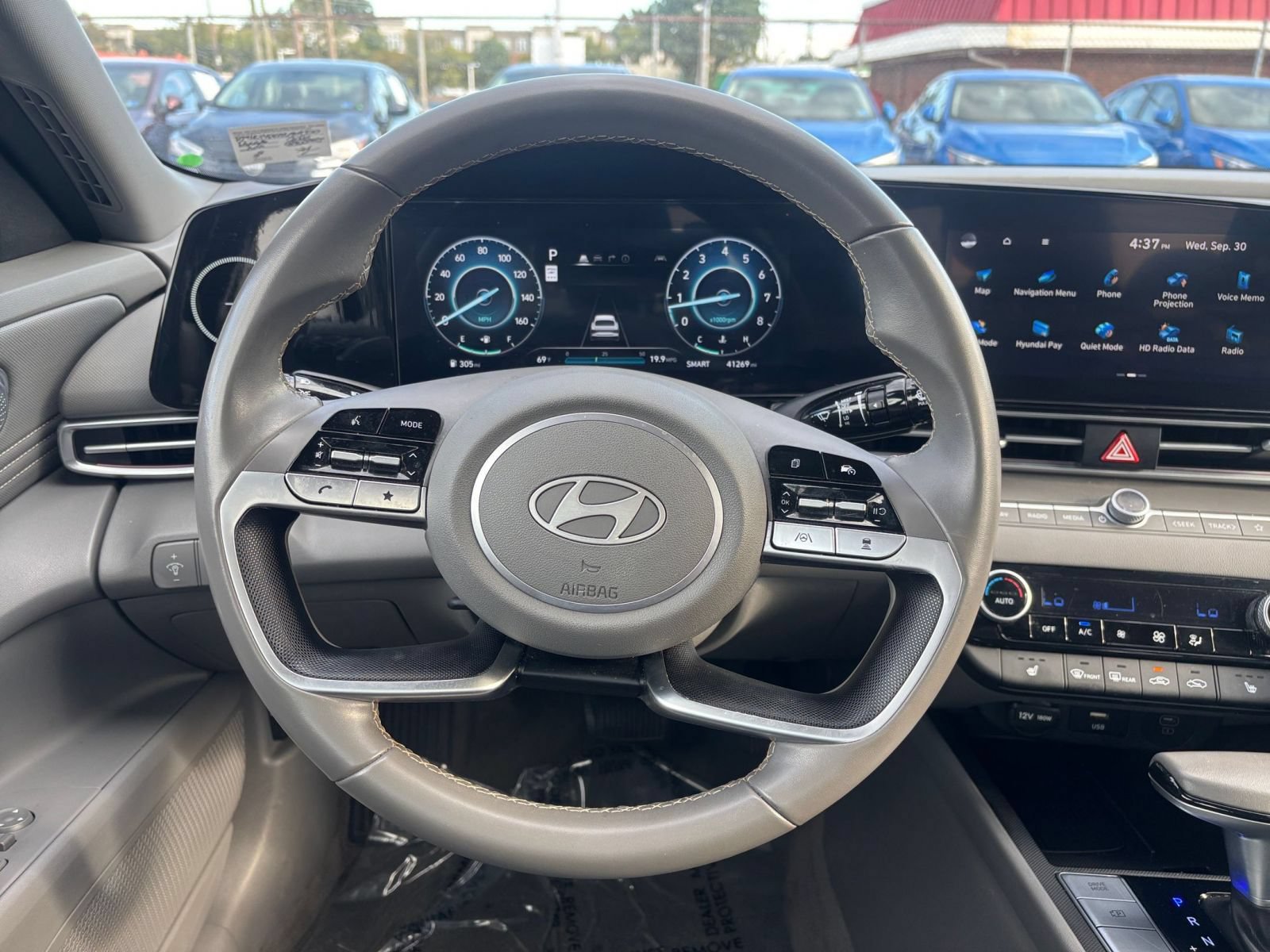 Used 2025 Hyundai Elantra SEL FWD image 28
